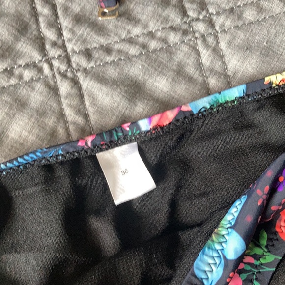 Swimsuit Set - Picture 8 of 9